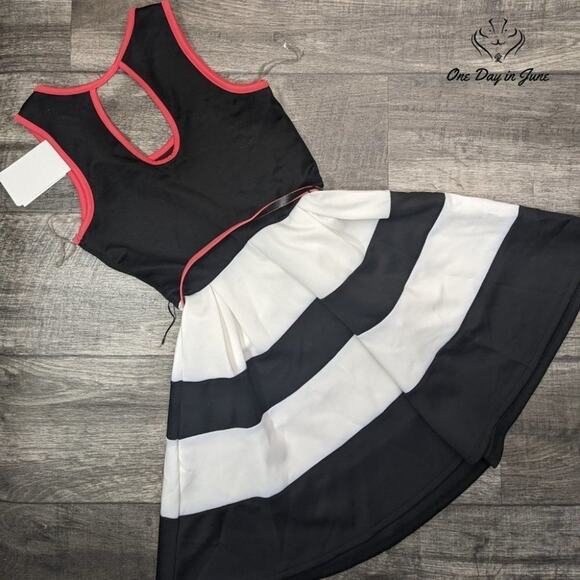 Three Pink Hearts Juniors Striped Sleeveless Belted Dress Size XS - Picture 4 of 4